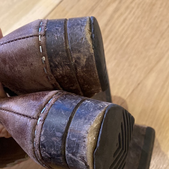 Hanna Andersson wooden clog boots with embroidery - Picture 10 of 10